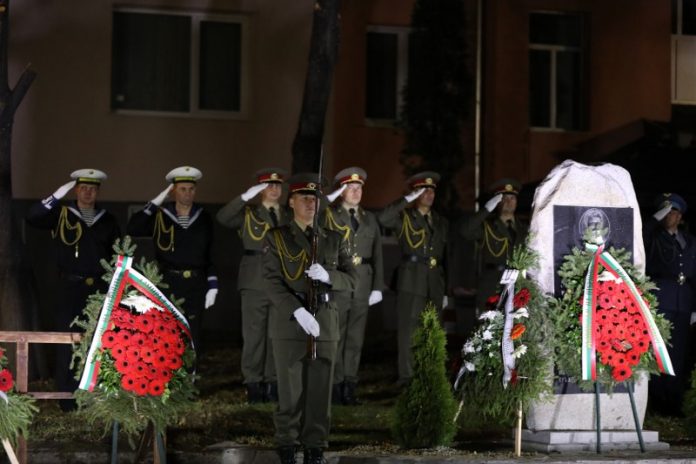 Националният герой Гоце Делчев вече има паметен знак в Самоков