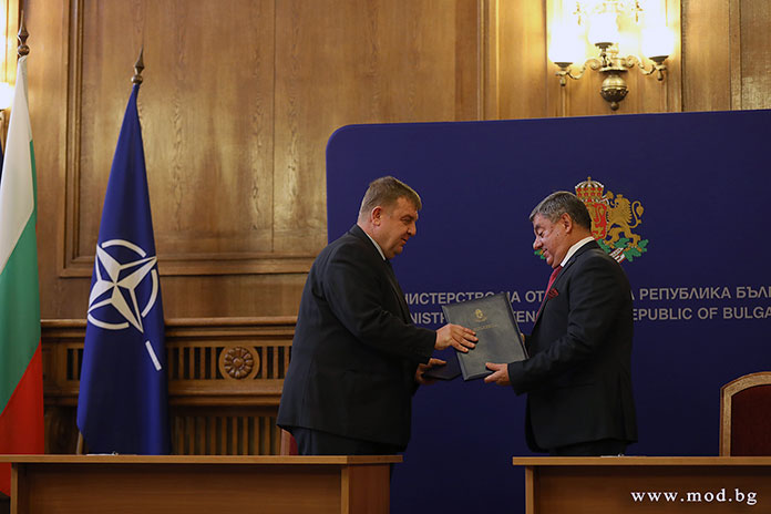 Подписването на договора за придобиване на бойни машини за Силите за специални операции