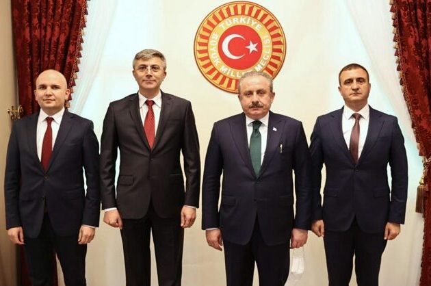 посещение на лидера на ДПС в Турция дни преди парламентарните избори